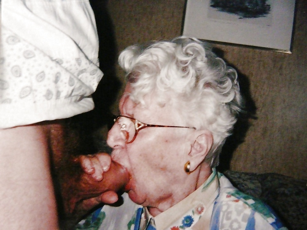 Granny Sucking-Abuelas Mamando